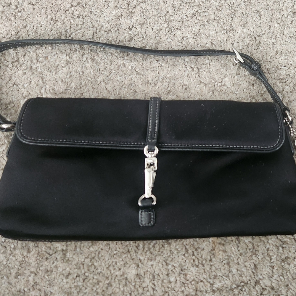 ❌️❌️❌️❌️❌️ SOLD❌️❌️❌️❌️This Coach Hamptons Demi Mini Black